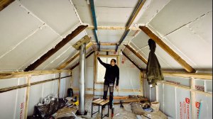 Тут теперь можно жить! Мансарда запечатана до холодов. Поход к роднику за речкой