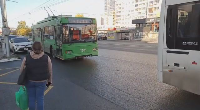 Новосибирский троллейбус. Поездка на троллейбусе ТролЗа-5275.06 "Оптима" № 1301 смотреть онлайн