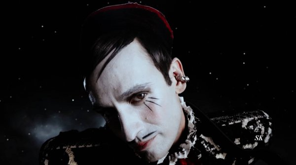 Queen. The Show Must Go On