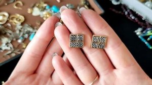 39.5 Изюминки заключительной части распаковки: антикварные броши, часы Hamilton и много серёг