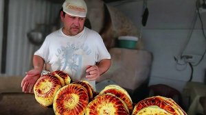 Как делают узбекские лепешки в тандыре