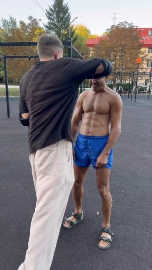 Ударил с ЛОКТЯ!🤕