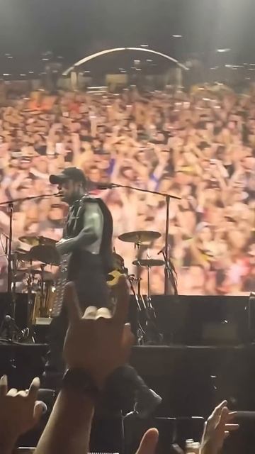 Ronnie Radke Channels Freddie Mercury смотреть онлайн