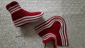 Носки ( следки ) бордовые на двух спицах. // Подробно как вязала. //