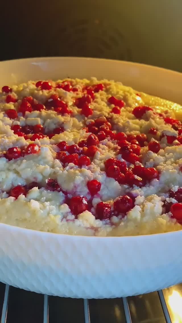 Лесной зверёк съел всю малину, приходится печь творожный пирог с ягодой из морозилки…