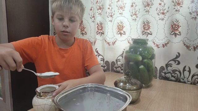 Мама в шоке! Как я засолил огурцы без её помощи