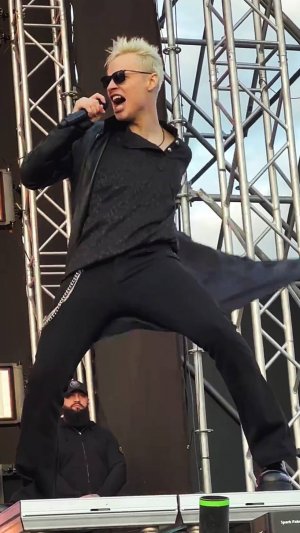 Вся ваша злость не трогает меня