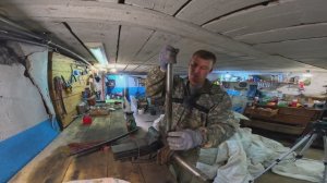 Ремонт передней балки ЗИЛ-130: разворачиваем втулки шкворней.