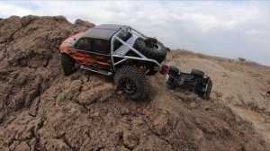 Тяжеловес против Гелендвагена на бездорожье.