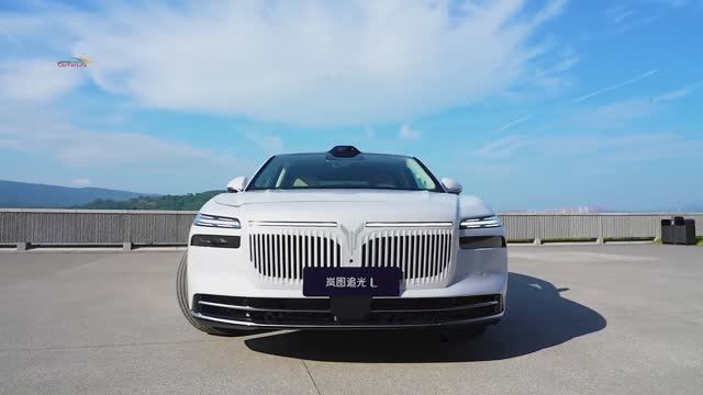 Зачем Audi, BMW и Mercedes, если есть Voyah Passion L за полцены？ смотреть онлайн