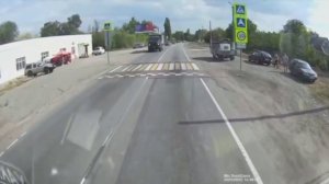 Момент поражения нашего тягача КамАЗ с танком ударом БПЛА «RAM-2X» в Луганске