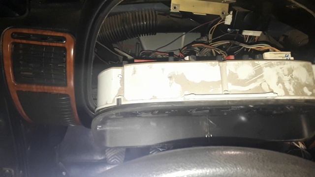 волга 31105 смена приборной панели или лампочек подсветки. смотреть онлайн