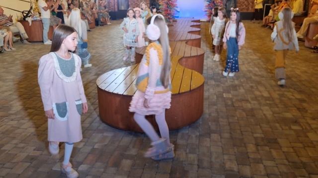 Ника на модной тусовке от High Heels Kids! смотреть онлайн