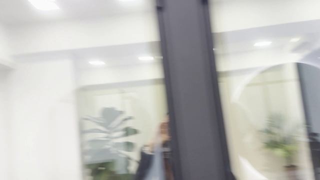 Стеклянные конструкции для будущих кабинетов красоты реализован проект на Полянке смотреть онлайн