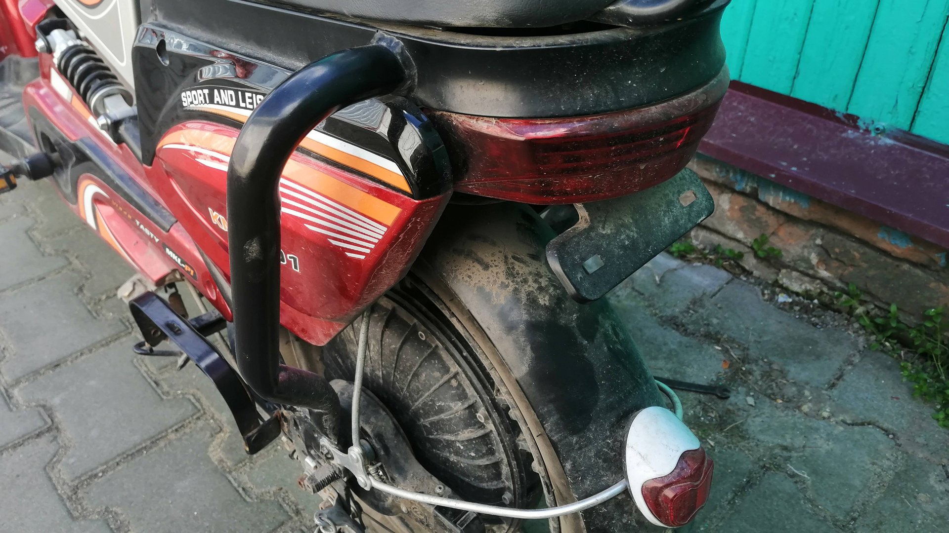 Поиск и устранение неисправности заднего фонаря габарит на электро скутере.