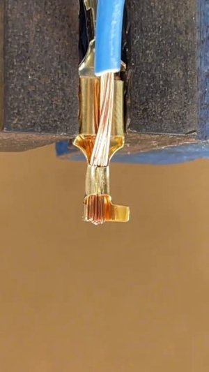 Крепление многожильного провода в клемме