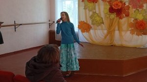 Поздравление с днём пожилых людей. Поёт Купава. А жизнь продолжается. ДК города Демидов.