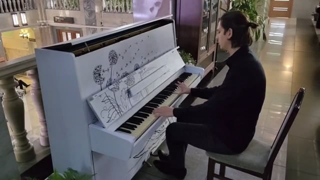 Пианино на вокзале в Барнауле смотреть онлайн