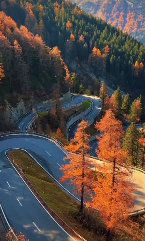 Энгадин-Санкт-Мориц - это место, где встречаются уникальная красота высокогорного озера и богатое... смотреть онлайн