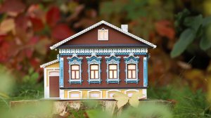 Видеоинструкция по сборке домика-светильника "Губернский"