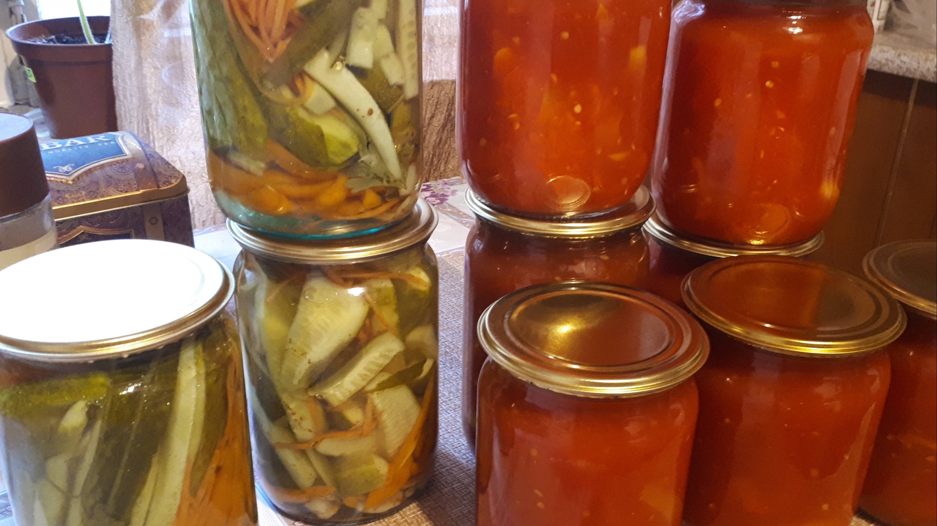 2083.  Свидание на кухне.  Ассорти.