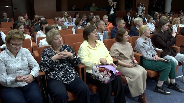 2025_10_01_Паслер наградил отличников олимпиады школьников смотреть онлайн