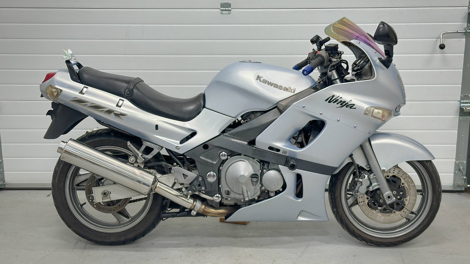 Kawasaki ZZR400 - ZX400N-036147 смотреть онлайн