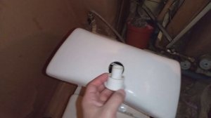 Не набирается вода в бачок унитаза причина