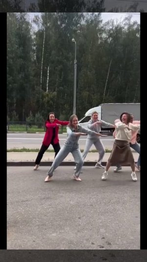 Тренд на танцы Олега Газманова вирусится в сети #shorts