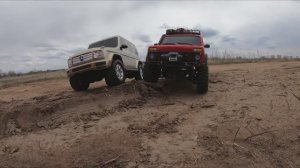 Нива против гелендвагена на бездорожье. RC cars