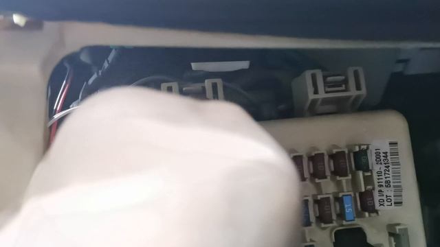 Hundai Elantra 3 Подключение автодоводчика стекол Часть 1 протяжка проводов в водительскую дверь