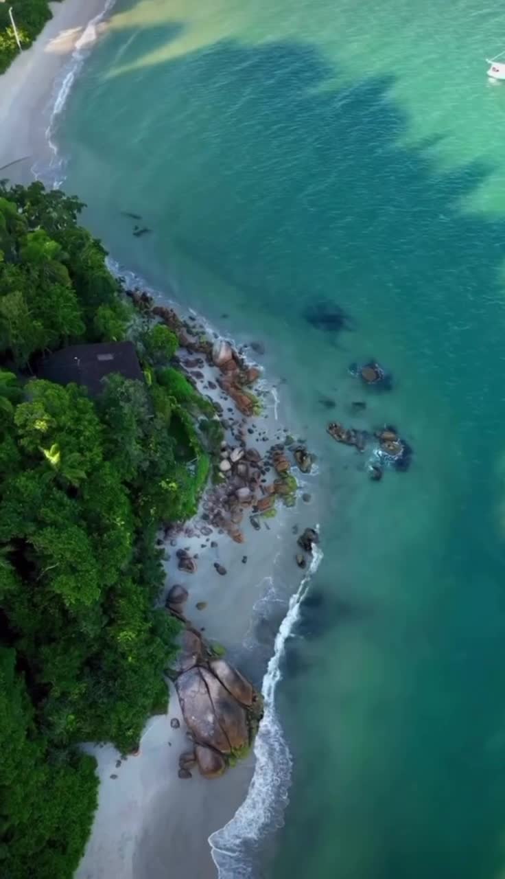 Это прекрасное место для отдыха и развлечений в городе Флорианополис. Расположенный в районе Jure... смотреть онлайн
