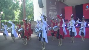 Парад мажореток-барабанщиц группы «Держава».