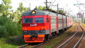 ЭТ2-8009 сообщением Санкт-Петербург — Гатчина-Балтийская делает остановку на о.п. Дачное