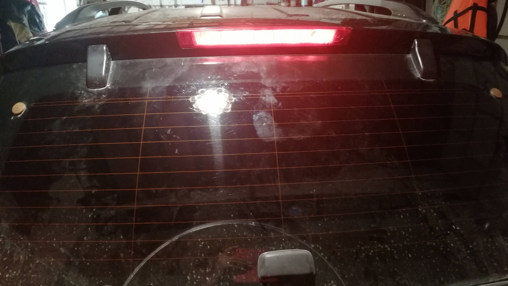 Замена ламп дополнительного стоп сигнала на Chevrolet Captiva.