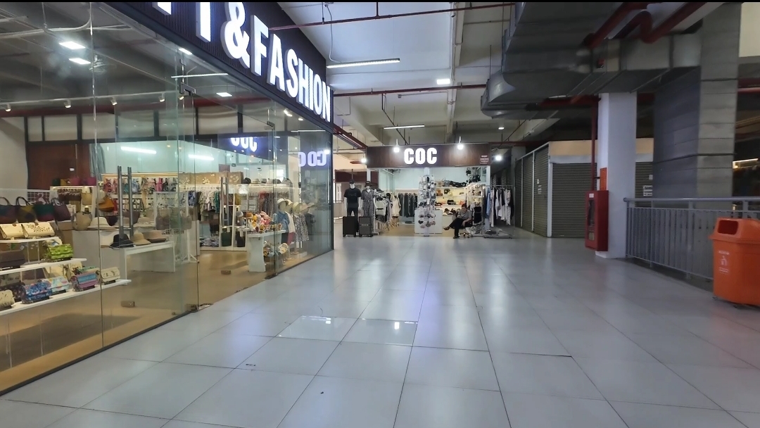 Экшн/Вьетнам/Нячанг/рынок/ушатали меня вьетнамцы,рухнул на крыльцо без сил/12.09.25г смотреть онлайн