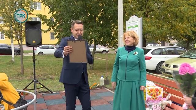 На Залесном открыли новую детскую площадку смотреть онлайн