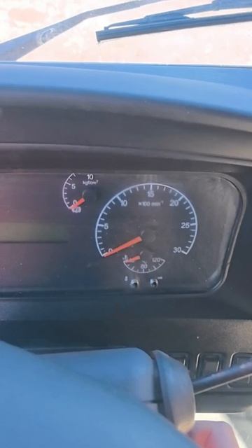 Запускаем Камазы разных цветов, форм и размеров #бустер #jumpstarter #грузовик #truck #запуск #Камаз смотреть онлайн