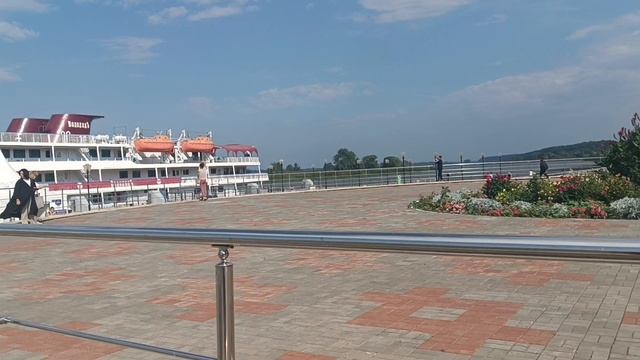 На высоком холме стоит город БУЛГАРЫ. На экскурсии. Хотела здесь побывать. Гуляем по набережной. смотреть онлайн