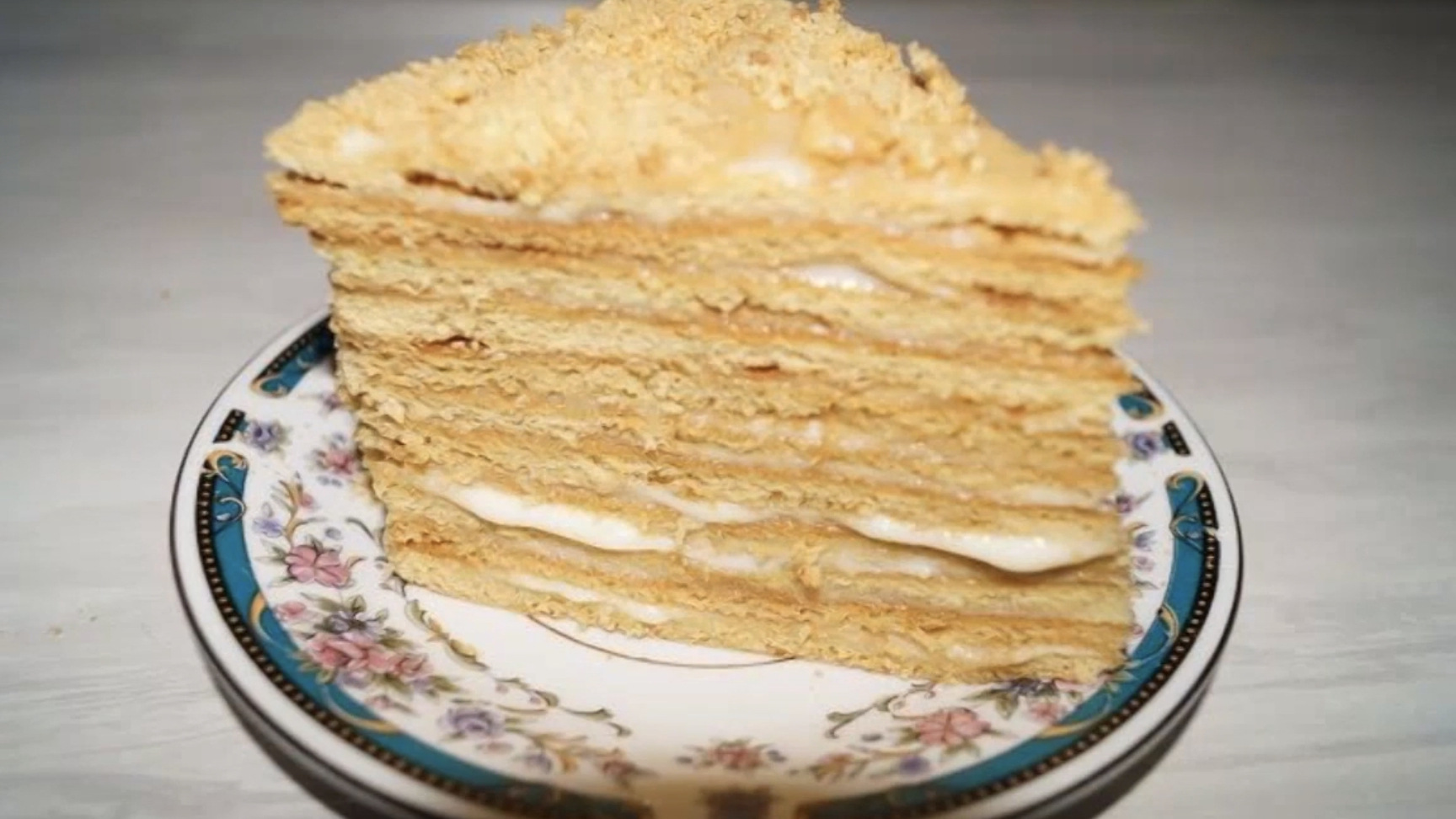 Нежный тортик Медовик с потрясающим ароматом меда! смотреть онлайн