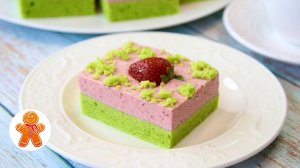 Яркие клубничные пирожные без красителей