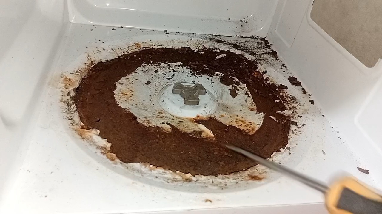 Ремонт проржавевшего насквозь дна микроволновки смотреть онлайн