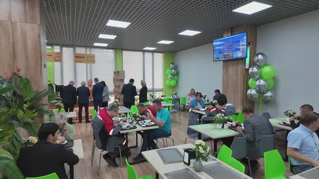 Обновлённая столовая открылась на Лебединском ГОКе смотреть онлайн