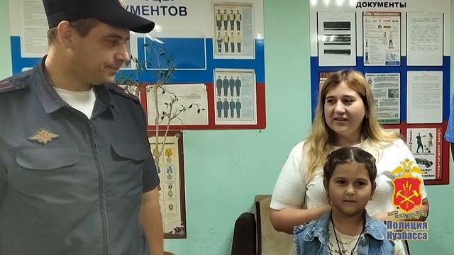 Инспекторы ГИБДД помогли доставить в больницу первоклассницу, нуждавшуюся в экстренной помощи смотреть онлайн