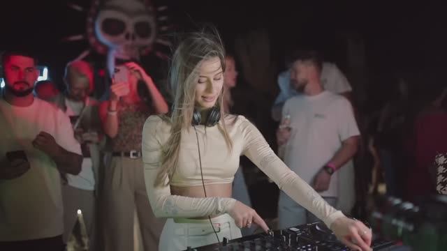 YASHTA - Live dj set x YASHTA EVENTS @ DAH Kyiv ｜ melodic techno ｜ indie dance смотреть онлайн