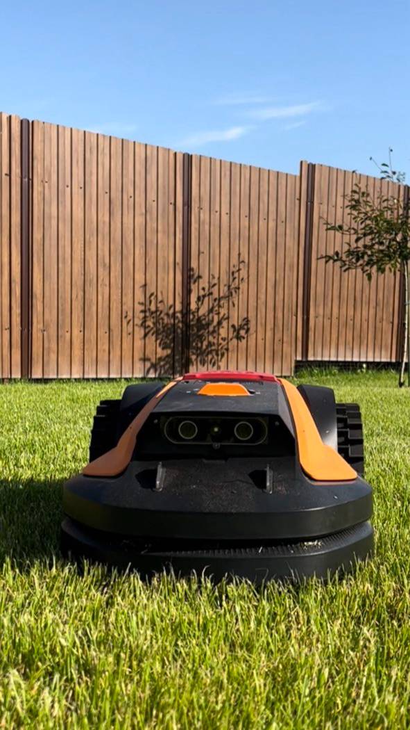 Робот-газонокосилка #shorts смотреть онлайн