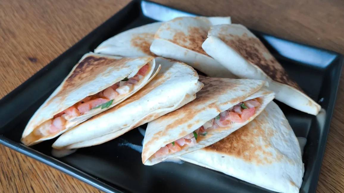 Перекус из тортильи с курицей — простой и вкусный рецепт