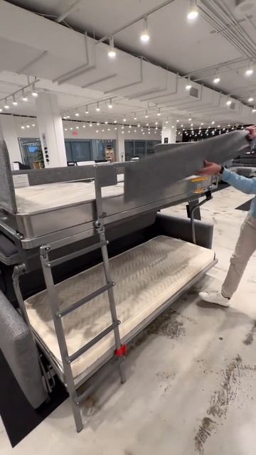 двухэтажный диван.