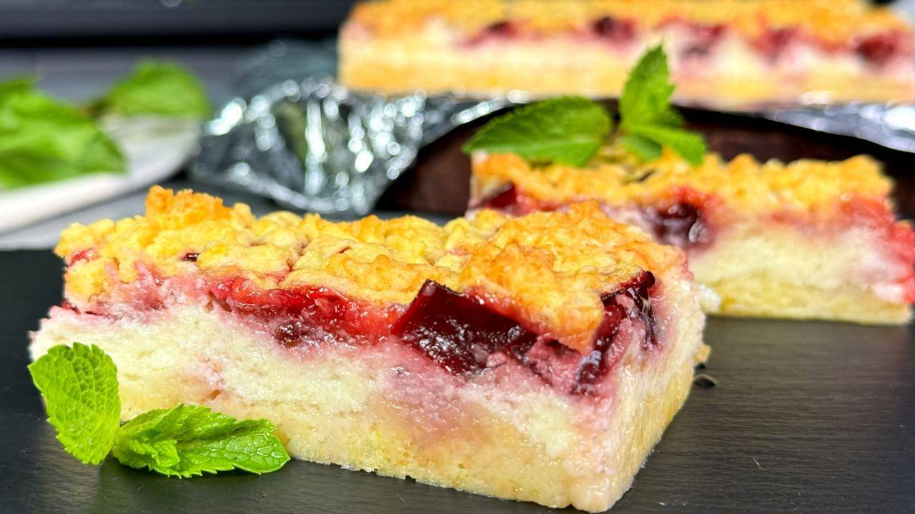 Пеку лет 100 ! Этот ПИРОГ бесподобен ! Сливовый пирог вкуснее торта! Простой рецепт , а так ВКУСНО! смотреть онлайн