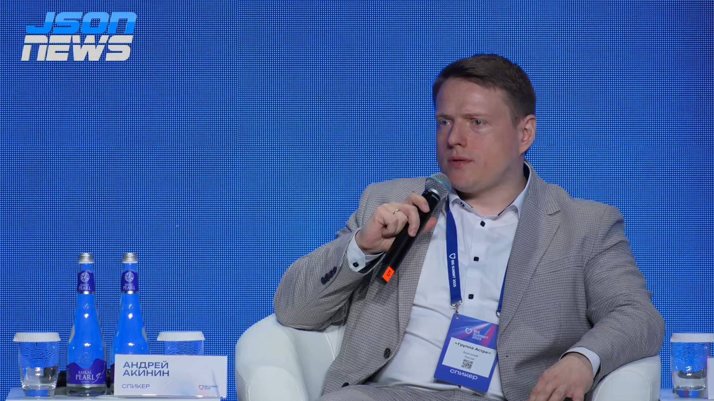 "Сейчас на рынке нет одной компании, которая могла бы заместить всю экосистему Microsoft" смотреть онлайн